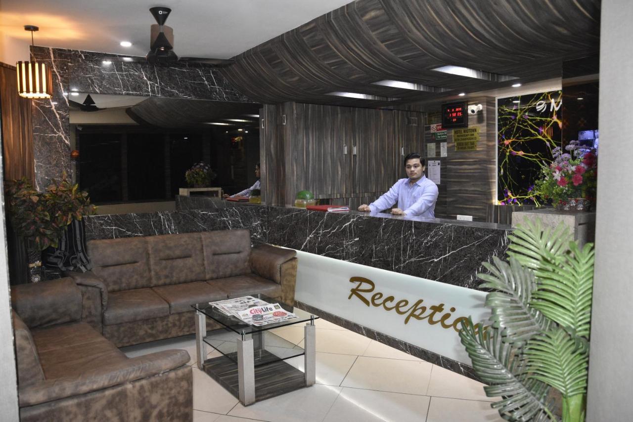 Midtown Hotel Ahmedabad Exterior foto