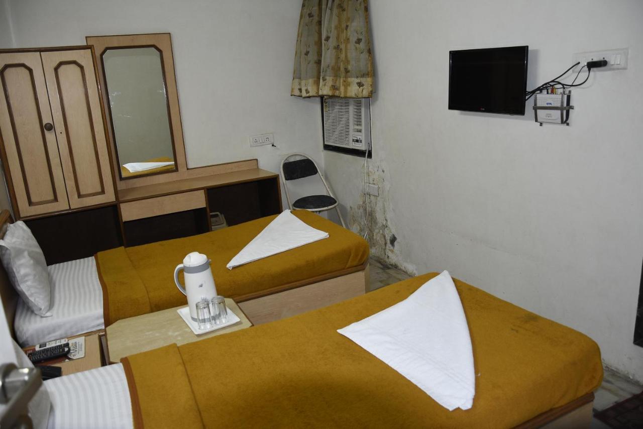 Midtown Hotel Ahmedabad Exterior foto