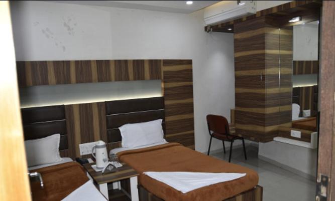 Midtown Hotel Ahmedabad Exterior foto