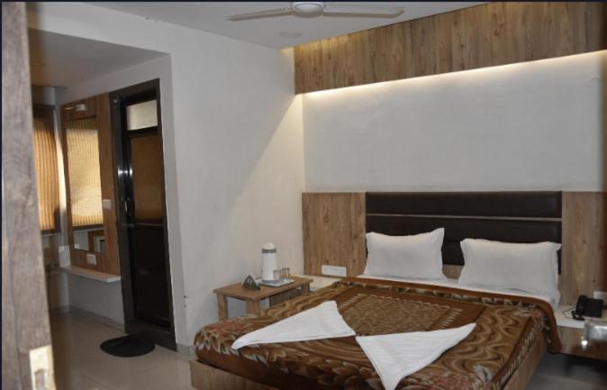 Midtown Hotel Ahmedabad Exterior foto